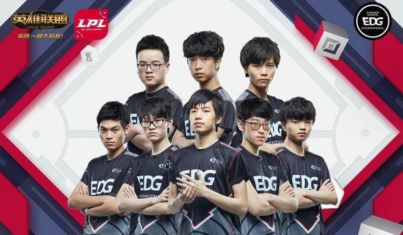 球迷胸口发 球迷胸口发