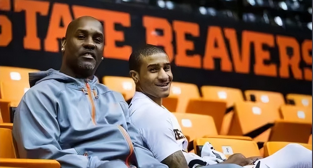 队在防守端 队在防守端