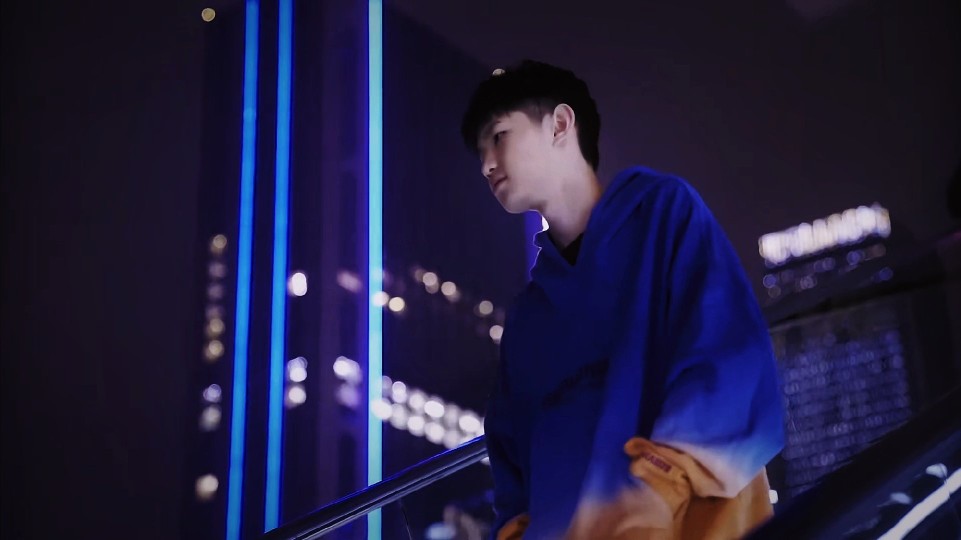 一是脚下出